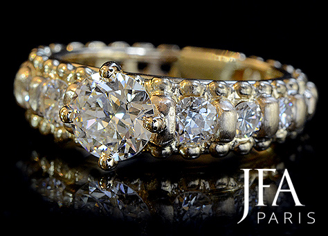 Intéressante bague or jaune réalisée dans l´esprit des bijoux de la fin du Moyen Age et de la Renaissance.

Elle est sertie de diamants de taille ancienne.